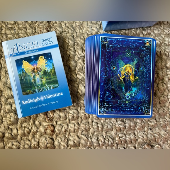 ANGEL TAROT CARDS BY RADLEIGH VALENTINE - Picture 3 of 4